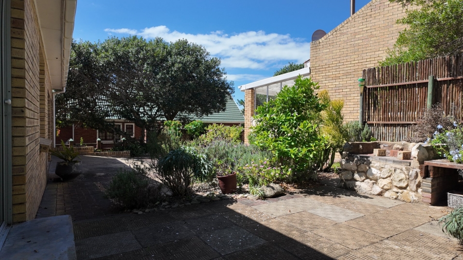 3 Bedroom Property for Sale in Stilbaai Wes Western Cape